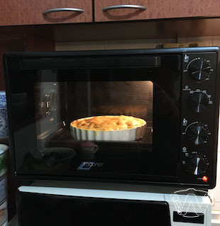 Oven baking the chicken pie