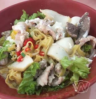 德记熟食 Sheng Mian stal sells sheng mian, mee pok for 40 years. Blk 226H Kebun Bahu Food Centre 