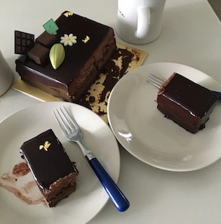 Laurent Bernard chocolate cake plates