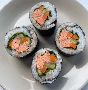 Sushi_roll_cut